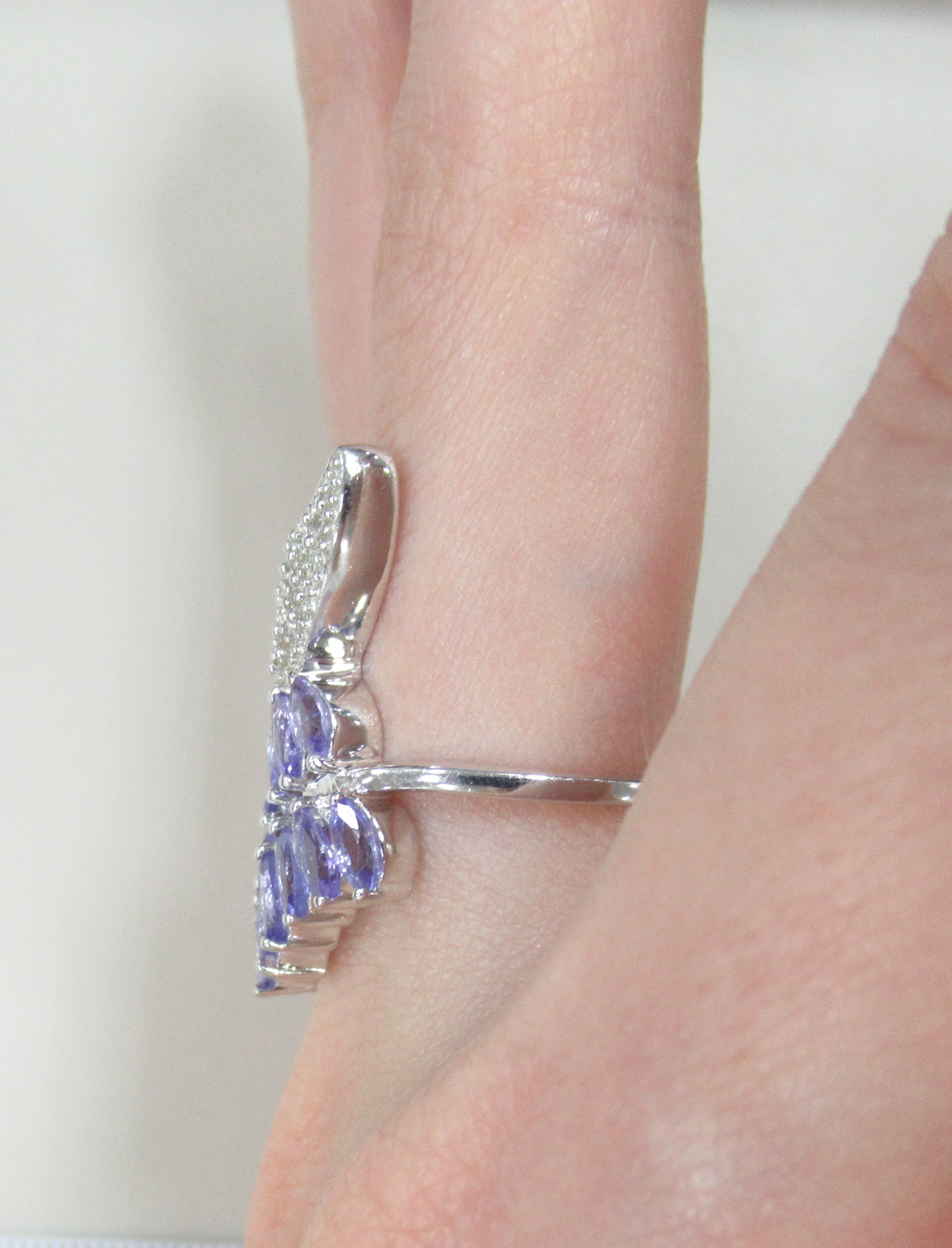 Серебряное кольцо с танзанитами